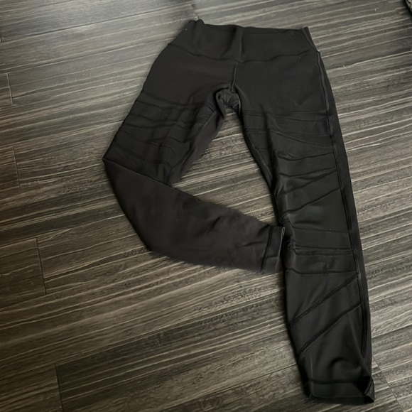 Lululemon Mesh design Leggings - Picture 1 of 5